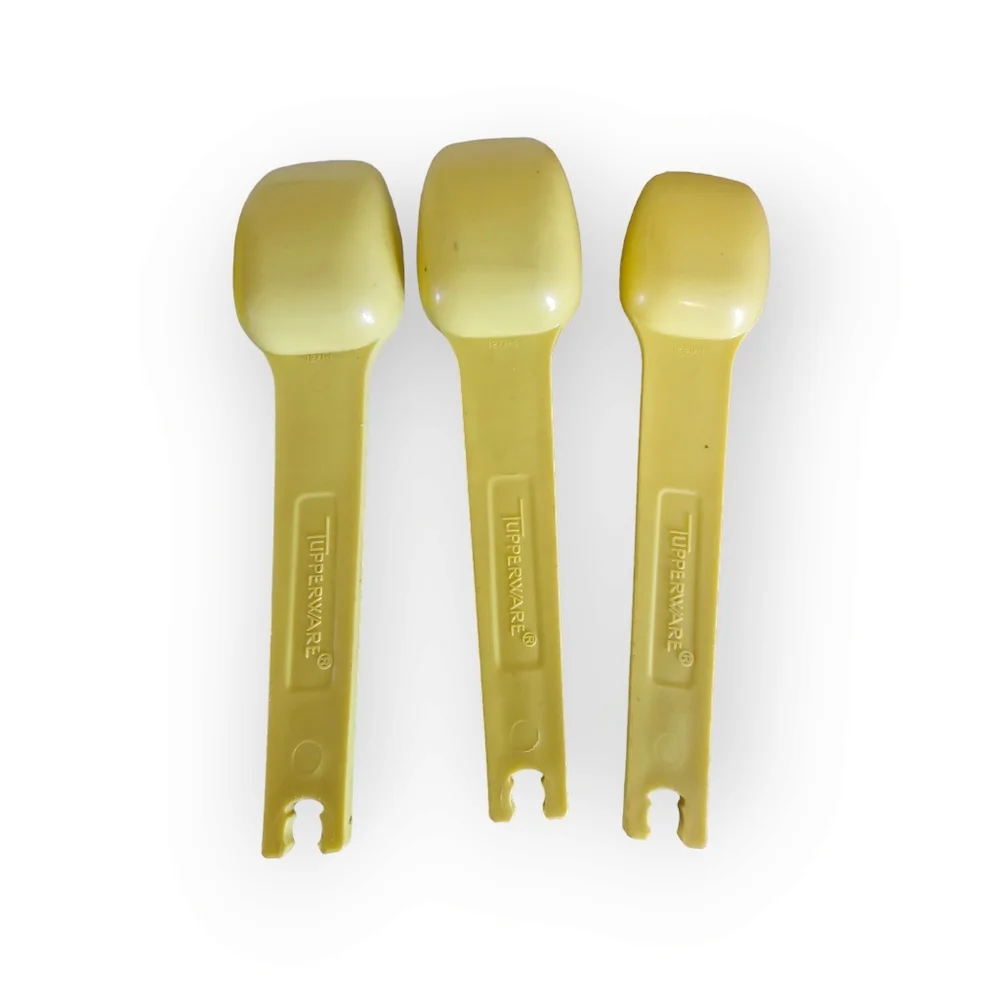 Vintage Tupperware yellow measuring‎ spoons
